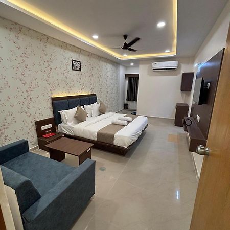 Hotel Mountain Bharuch Екстериор снимка