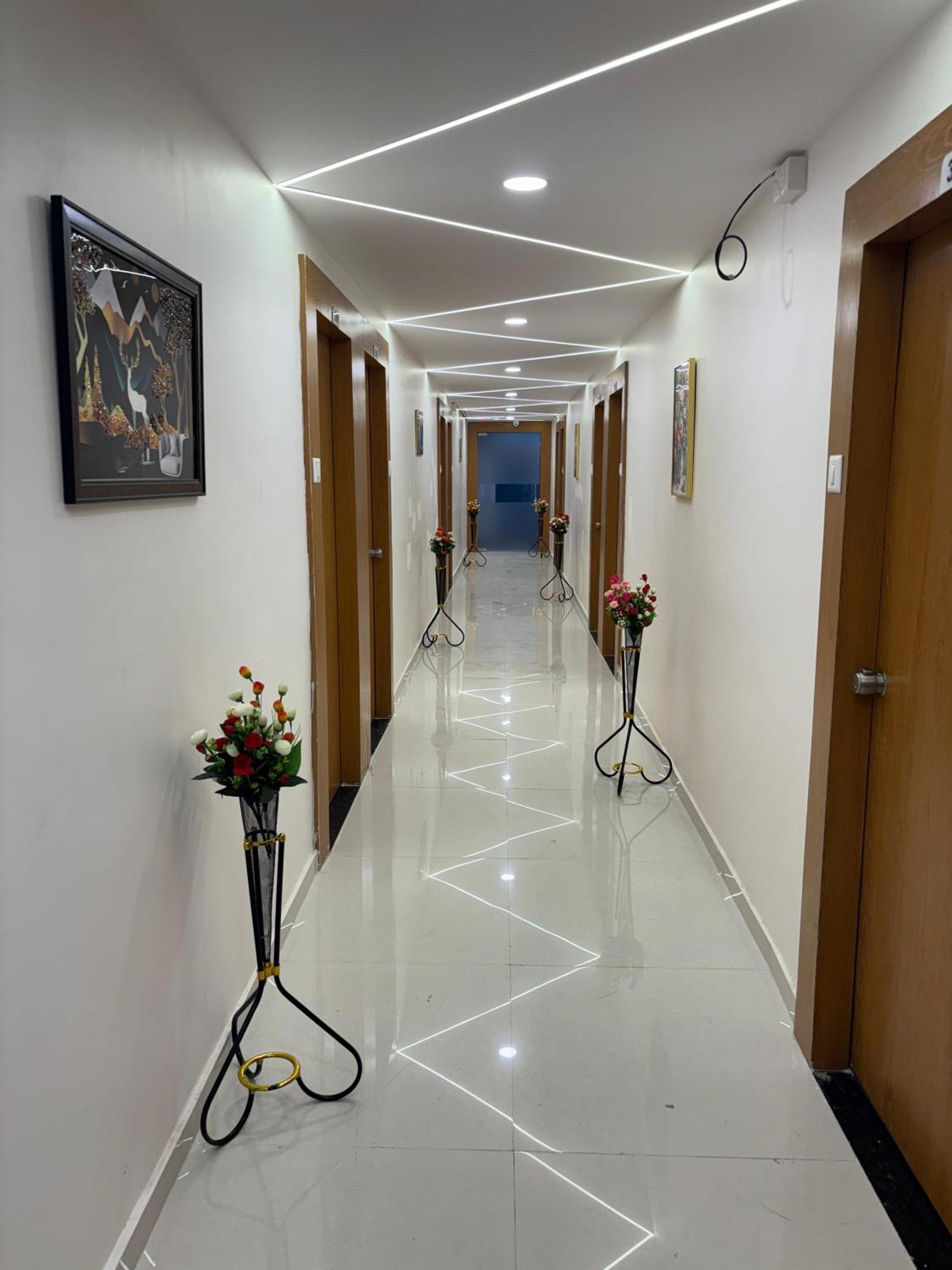 Hotel Mountain Bharuch Екстериор снимка